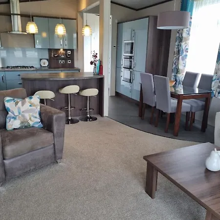 Pemberton Arrondale Lodge, Lakeside View *