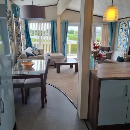 Pemberton Arrondale Lodge, Lakeside View Holiday park